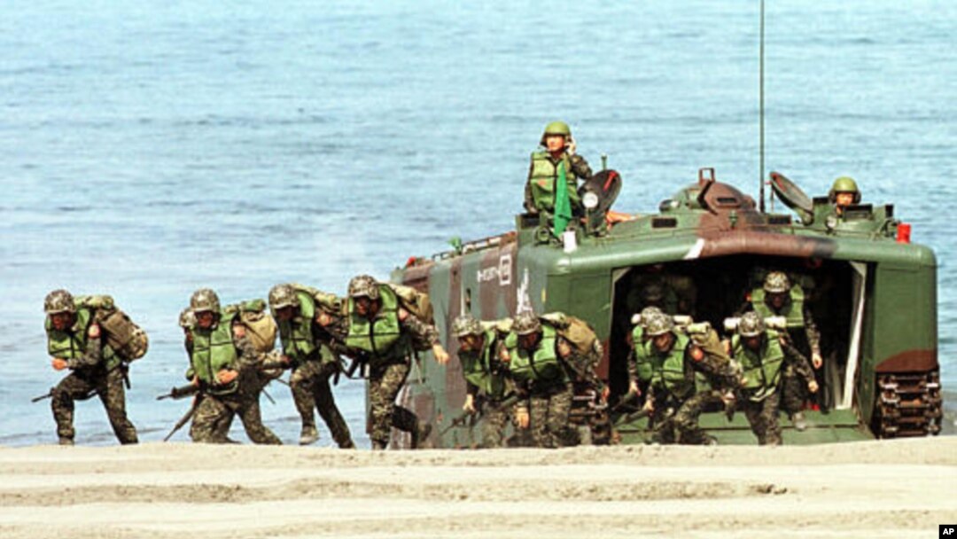Pasukan Angkatan Laut Taiwan melakukan latihan perang (foto: dok). Taiwan mendakwa seorang perwira AL melakukan mata-mata untuk Tiongkok. 