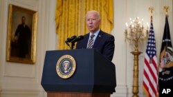 El presidente Joe Biden habla sobre la retirada de las tropas estadounidenses de Afganistán, en el Salón Este de la Casa Blanca, el jueves 8 de julio de 2021, en Washington DC.