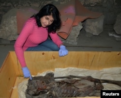 Cairo University radiologist Sahar Saleem is seen at the Egyptian Museum in Cairo with the "Screaming Woman" mummy in Cairo, Egypt, January 18, 2023 in this handout photograph released on August 2, 2024. (Sahar Saleem/Handout via REUTERS)