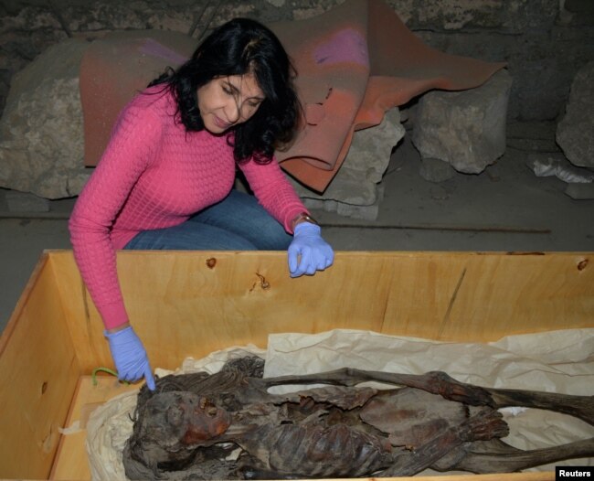 Cairo University radiologist Sahar Saleem is seen at the Egyptian Museum in Cairo with the "Screaming Woman" mummy in Cairo, Egypt, January 18, 2023 in this handout photograph released on August 2, 2024. (Sahar Saleem/Handout via REUTERS)