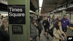 نیویارک کے ٹائمز سکوائر کا زیر زمین ریلوے سٹیشن