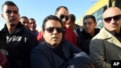 Slim Riahi, au centre, homme d’affaire et politicien à Tunis, 19 novembre 204.