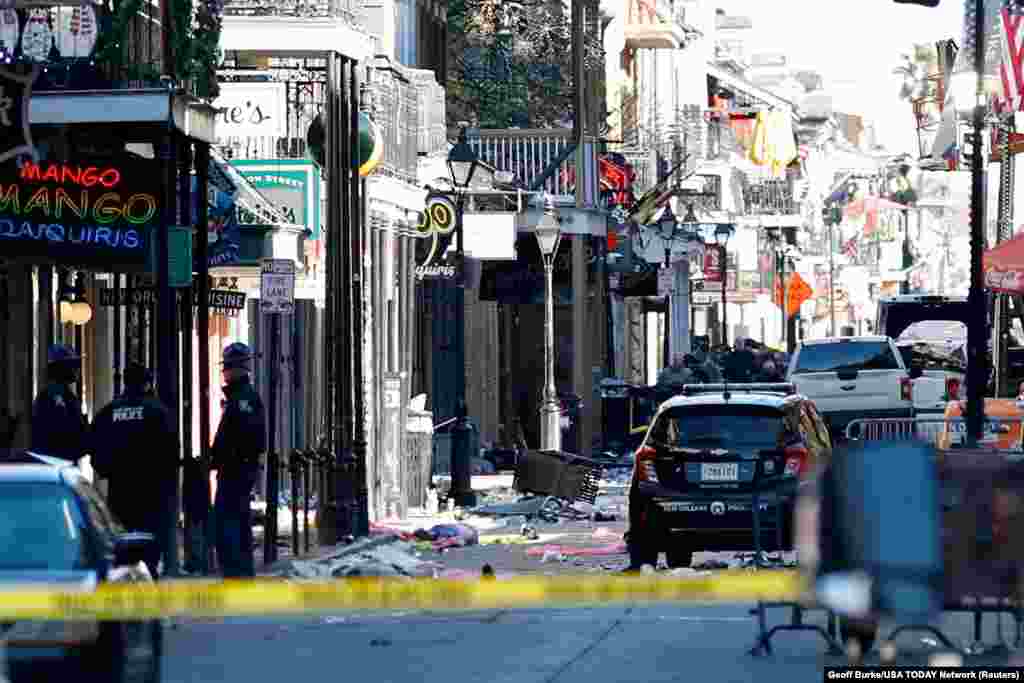 Detritos ao longo da Bourbon Street depois de uma carrinha de caixa aberta ter atropelado uma grande multidão no French Quarter, Nova Orleães, Louisiana, a 1 de janeiro de 2025. (Geoff Burke/USA TODAY Network via Reuters)