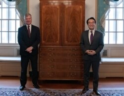 스티븐 비건 미국 국무부 부장관과 이도훈 한국 외교부 한반도평화교섭본부장이 지난달 27일 워싱턴에서 만났다.