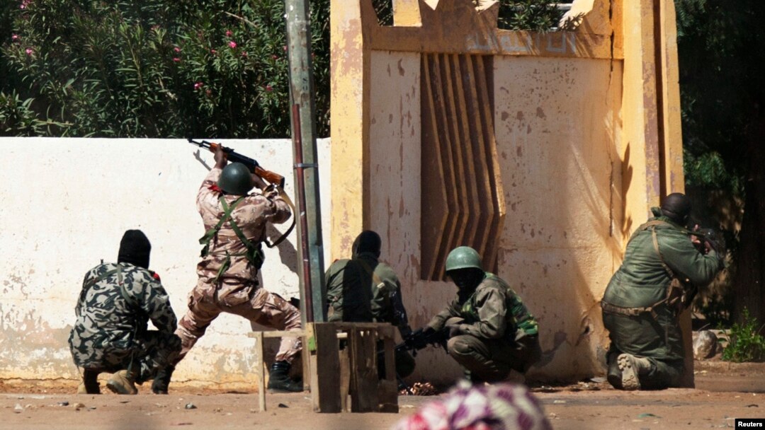 Tentara Mali bertempur melawan pemberontak Islamis di Gao, Mali (Foto: dok). Sedikitnya enam orang dilaporakan tewas dalam pertempuran hari kedua di wilayah ini, Minggu (24/3).