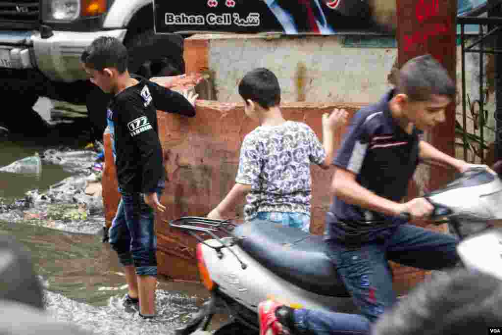 The camp, first set up in 1949, and often floods due to poor drainage. Children have few places to play. (John Owens for VOA)
