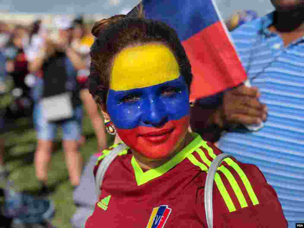 Los venezolanos, una vez más, clamaron por la libertad, el respeto por los derechos humanos y la democracia en su país, durante una congregación realizada en la Florida.