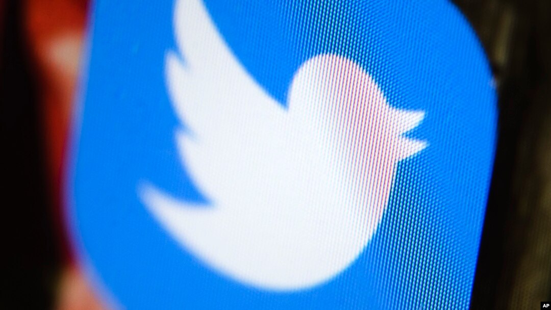 La red social aclaró que la medida está dirigida a caracteres latinos.