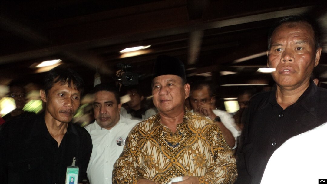 Prabowo ziarah ke makam Suharto (VOA/Yudha Satriawan)