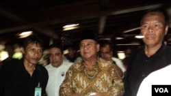 Prabowo ziarah ke makam Suharto (VOA/Yudha Satriawan)