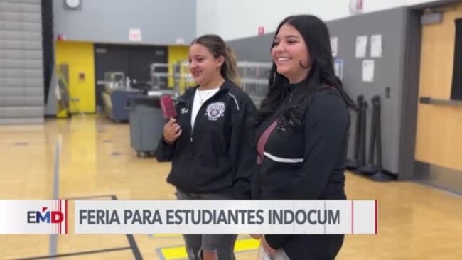 Estudiantes indocumentados reciben ayuda en Chicago para ingresar a la universidad
