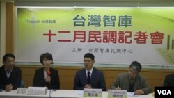 台灣智庫民調記者會現場(美國之音楊明拍攝)