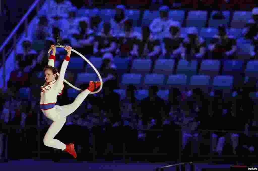 한국을 방문한 존 케리 미국 국무장관이 용산 미군부대에서 미군 장병과 가족, 주한미국대사관 직원들과 만났다.