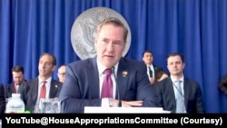 资料照片：2026年3月20日，美国驻联合国大使华尔兹在众议院拨款委员会“国家安全、国务院暨相关计划”小组在纽约举行的一个有关美国推动联合国究责和改革努力的听证会上讲话。