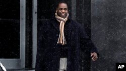 Former Detroit Mayor Kwame Kilpatrick leaving federal court, Michigan, Jan. 25, 2013.