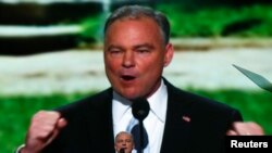 Tim Kaine apoyó desde un comienzo a Hillary Clinton, incluso antes que anunciara su candidatura.