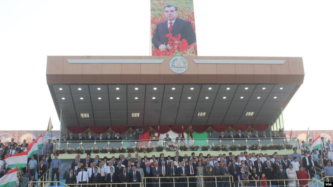 Tojikistonda biror tadbir prezidentning suratisiz o'tmaydi 