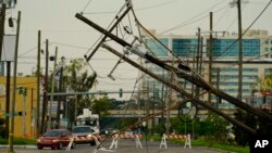 Ida Kasırgası Louisiana eyaleti genelinde 22 bini aşkın elektrik direğini devirdi ya da kullanılmaz hale getirdi. 5 bin 200’den fazla trafo da devre dışı kaldı.