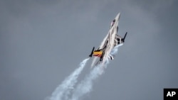 Un avion de combat F16 belge à la base aérienne militaire de Florennes, en Belgique, le 18 mai 2016.