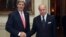 El secretario de Estado de EE.UU. John Kerry (izq.), se reunió con su similar francés Laurent Fabius a quien le ofreció explicaciones sobre las acusaciones de espionaje que pesan sobre la agencia estadounidenses NSA.