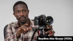 Abdoulaye Mbengue dit Kaba, producteur et réalisateur audiovisuel, à Dakar, le 31 août 2020. (VOA/Seydina Aba Gueye)