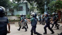 Bangladesh မှာကျောင်းသားဆန္ဒပြမှု မျက်ယိုရည်ယိုဗုံးသုံးနှိမ်နင်း