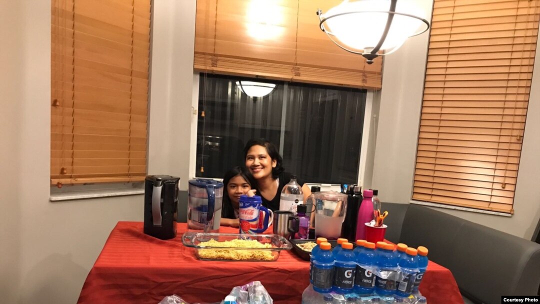 Turi Isherdianto, warga Indonesia di Weston, Florida, bertahan bersama suami, anak dan satu keluarga temannya dari ancaman badai Irma, 9 September 2017 (Foto courtesy : Turi Isherdianto)