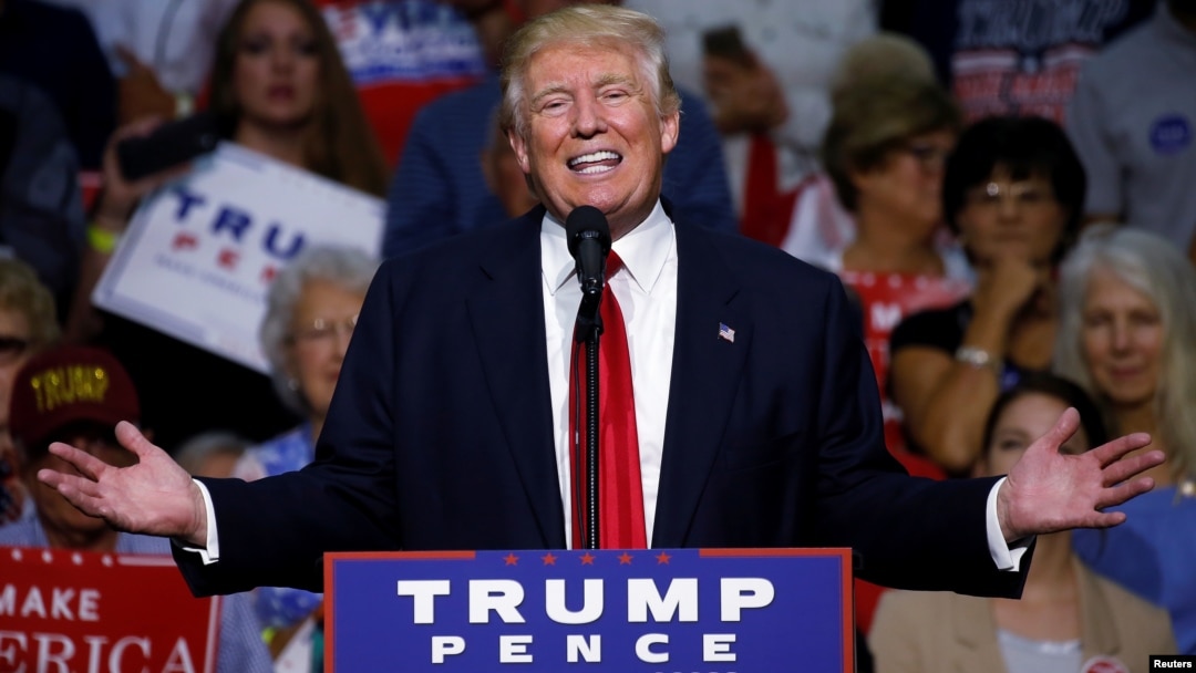 Ứng cử viên Tổng thống Đảng Cộng hòa Donald Trump phát biểu trong một buổi mít tinh ở Akron, Ohio, ngày 22 tháng 8 năm 2016. 