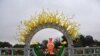 Twenty six displays showcase Chinese culture, history and folklore at the Missouri Botanical Garden's Lantern Festival. (V. LaCapra/VOA)