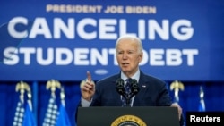 Los candidatos demócratas para el Congreso de EEUU están preocupados por el impacto negativo de la edad y el desempeño del presidente Joe Biden en sus propias campañas, especialmente tras su mala actuación en el primer debate presidencial. 