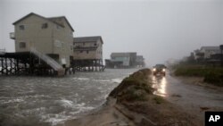 Des maisons côtières abandonnées à Nags Head, en Caroline du Nord