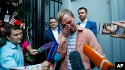 Prominent Russian investigative journalist Ivan Golunov, cries as he leaves a Investigative Committee building in Moscow, Russia, June 11, 2019. 