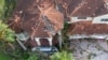 Sebuah rumah setelah dihantam tornado pembangunan The Preserve saat Badai Milton bergerak melintasi Florida, di Wellington, Florida, AS, 10 Oktober 2024. (Greg Lovett/Palm Beach Post/USA Today Network via REUTERS)