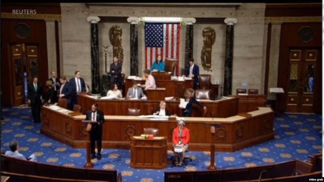 Resolusi DPR AS lolos dengan perbandingan suara 240 setuju dan 187 menentang, mengecam keras pernyataan rasis Trump, Selasa malam, 16 Juli 2019. (Foto: videograb)