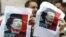 La imágen de Gadhafi pasó de estar omnipresente en Trípoli a ser pisoteada.
