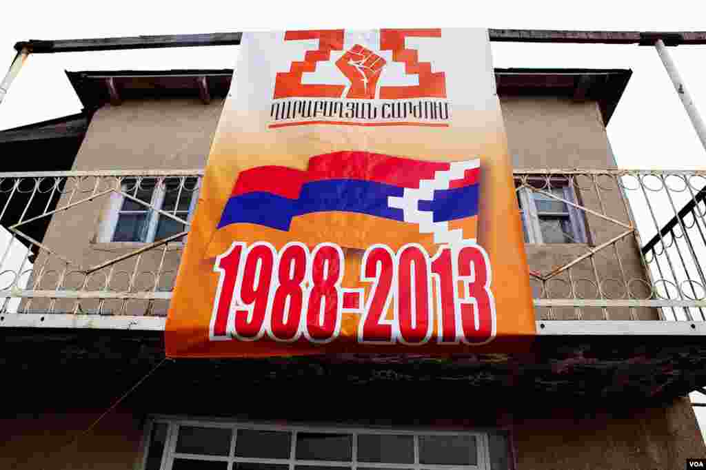 Banners mark 25th anniversary of the 1988 vote by Soviet of People's Deputies of Karabakh to secede from Azerbaijan. (U. Filimonova/VOA)