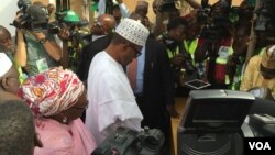 Janar Muhammadu Buhari yayinda yake kada tashi kuri'ar a Daura jihar Katsina ranar Asabar da ta gabata