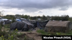 La "jungle" de Calais, France (Nicolas Pinault/VOA)