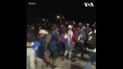 一支南美洲的移民队伍正在向美国出发