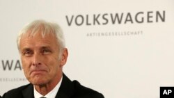 Matthias Mueller, jefe ejecutivo de VW, tiene la esperanza de ajustar todos los 11 millones de vehículos afectados en un año.