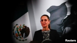 La Presidenta de México, Claudia Sheinbaum, mira en el Palacio Nacional, en la Ciudad de México, México, 21 de enero de 2025. REUTERS