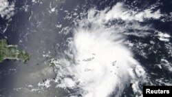 Badai Dorian tampak dalam citra satelit NASA sedang bergerak dekat St. Thomas dan Kepulau Virgin AS menuju Florida, 28 Agustus 2019.