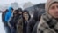 Arhiva - Migranti u redu čekaju besplatan obrok dok pada sneg, ispred prostorija carine, Beograd, Srbija 18. januar 2017. (REUTERS/Marko Djurica - RTSW2DA)
