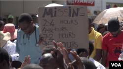 Zimbabwe’s doctors and nurses protest the disappearance of Peter Gabriel Magombeyi, acting president of the Zimbabwe Hospital Doctors Association, in Harare, Sept. 19, 2019. (C. Mavhunga/VOA)