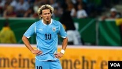 Forlán se iba a casar con la modelo argentina a fines de julio en Uruguay.