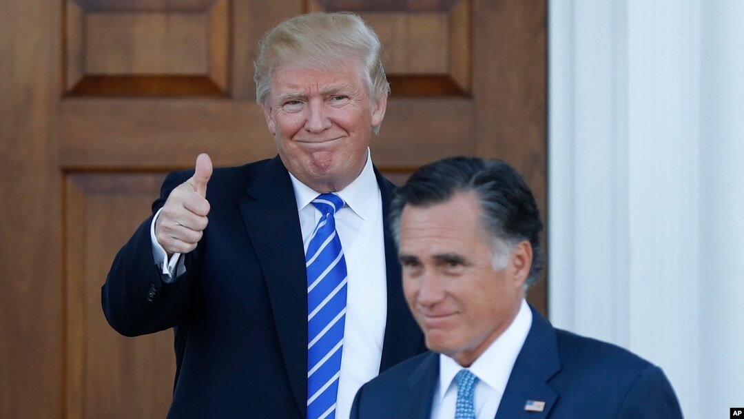 Tổng thống đắc cử Donald Trump và ông Mitt Romney rời Trump National Golf Club Bedminster ở New Jersey, ngày 19 tháng 11 năm 2016.