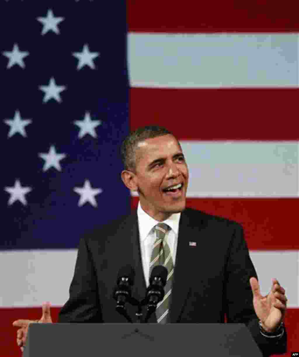 President Barack Obama sings before speaking at a campaign event, Thursday, Jan. 19, 2012, at the Apollo Theatre in the Harlem neighborhood of New York. (AP Photo/Haraz N. Ghanbari)