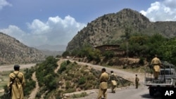 Pakistani soldiers patrol along a road in northwestern Kurram tribal district, close to the Afghan border, 06 Jul 2010
