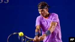 Rafael Nadal mengalahkan Diego Schwartzman 6-2, 6-2 hari Selasa (26/2) dalam kejuaraan tenis terbuka Meksiko di Acapulco (foto: Dok).