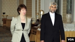 Perunding nuklir Iran, Saeed Jalili (kanan) dan pejabat Uni Eropa, Catherine Ashton kembali melakukan pertemuan di Istanbul, Turki (foto: dok). 